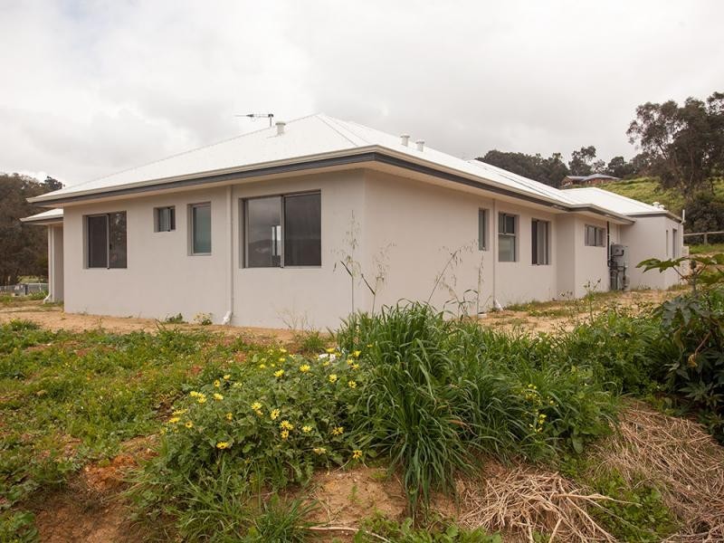 18 Maclean Street, Roleystone WA 6111