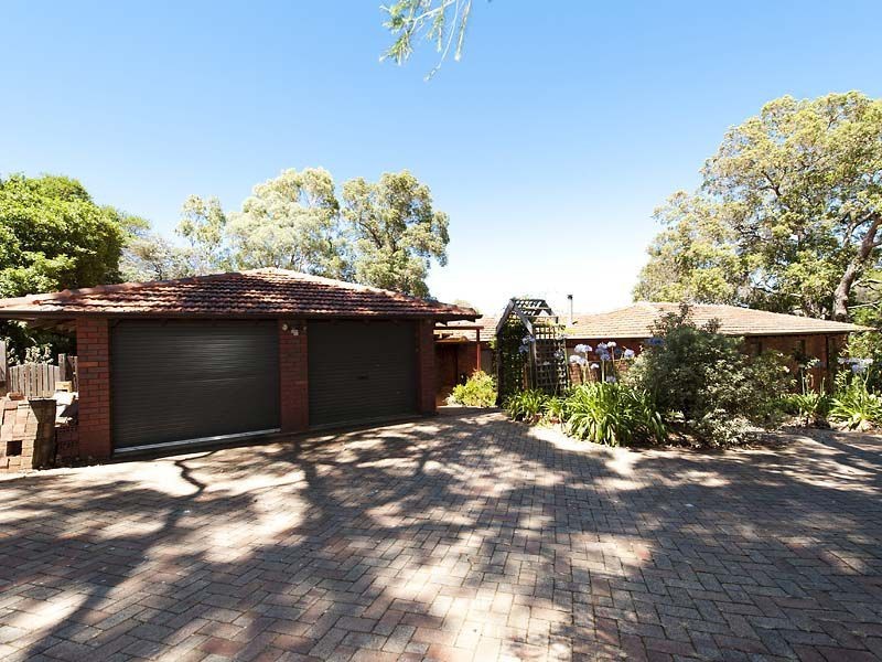 113 Lesmurdie Road, Lesmurdie WA 6076