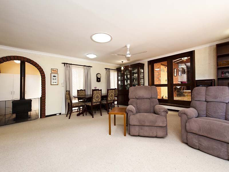 113 Lesmurdie Road, Lesmurdie WA 6076