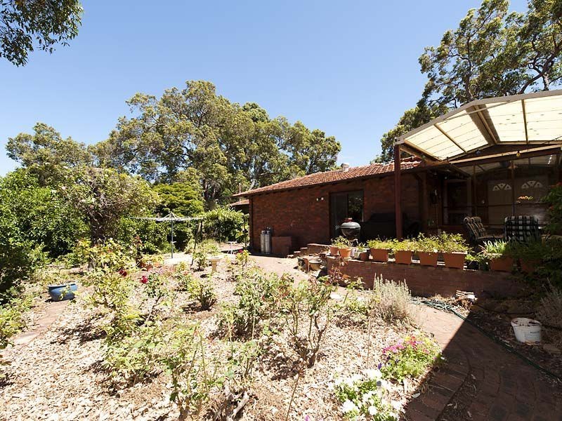 113 Lesmurdie Road, Lesmurdie WA 6076