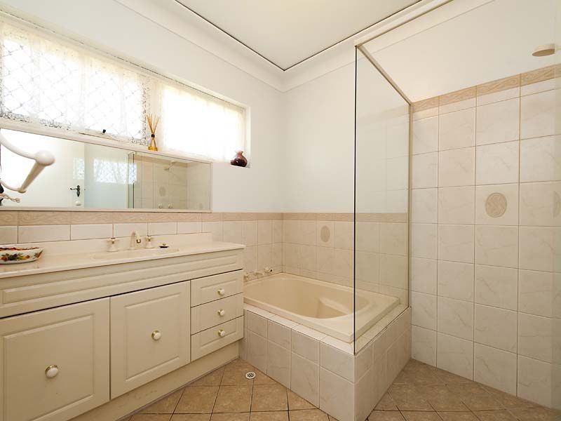 113 Lesmurdie Road, Lesmurdie WA 6076