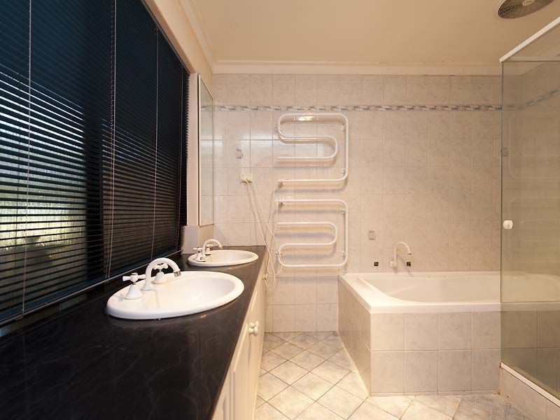 113 Lesmurdie Road, Lesmurdie WA 6076