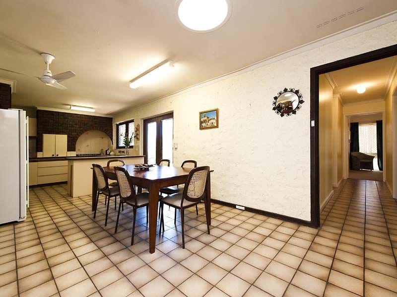 113 Lesmurdie Road, Lesmurdie WA 6076
