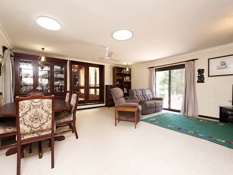 113 Lesmurdie Road, Lesmurdie WA 6076