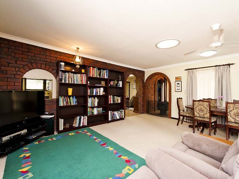 113 Lesmurdie Road, Lesmurdie WA 6076