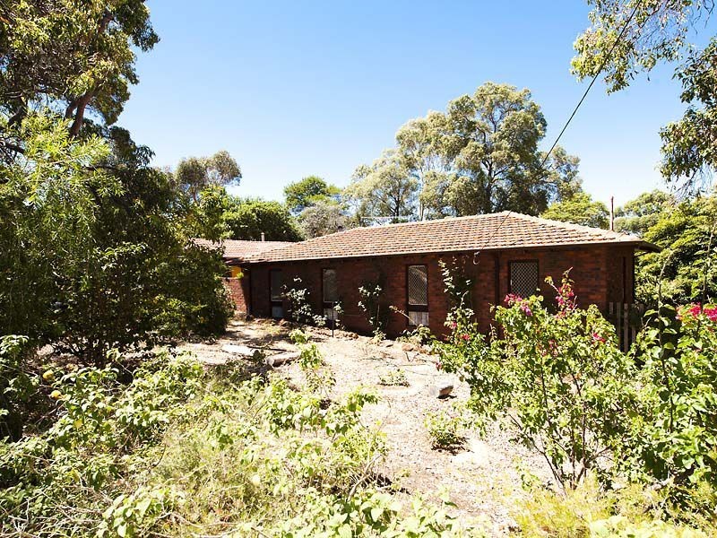 113 Lesmurdie Road, Lesmurdie WA 6076