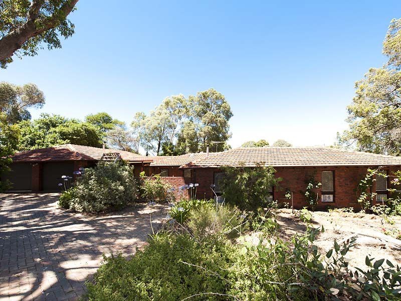 113 Lesmurdie Road, Lesmurdie WA 6076