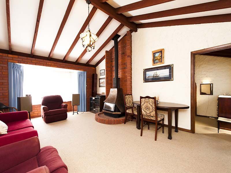 113 Lesmurdie Road, Lesmurdie WA 6076
