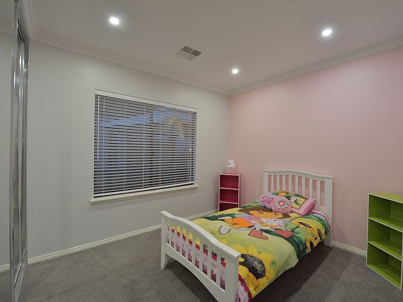 7 Kirkland Way, Meadow Springs WA 6210