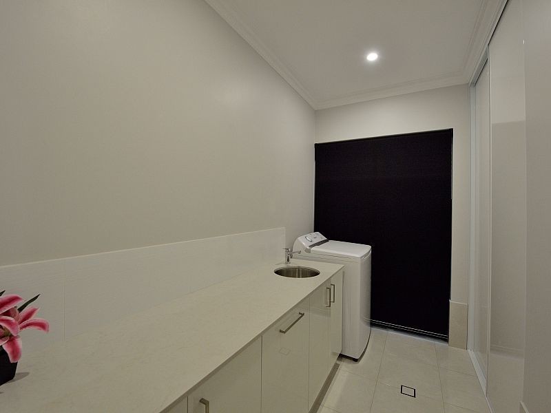 7 Kirkland Way, Meadow Springs WA 6210