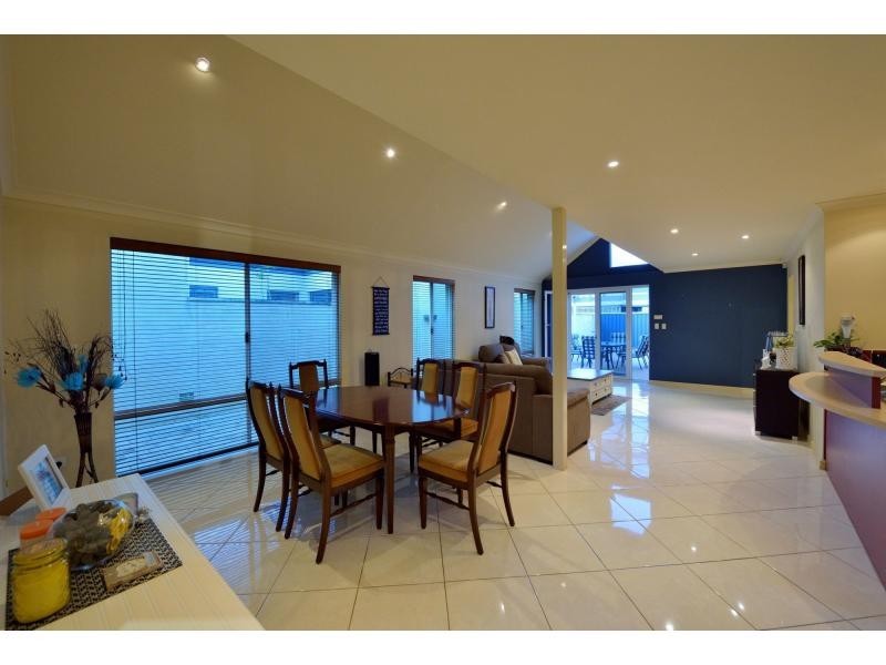 37 Darwin Terrace, Dudley Park WA 6210