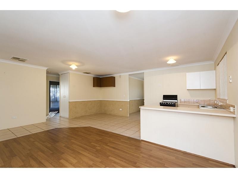 25 Firetail Court, Seville Grove WA 6112