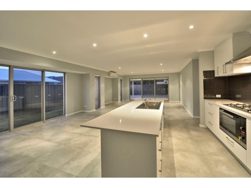 55 Hudson Drive, Dudley Park WA 6210