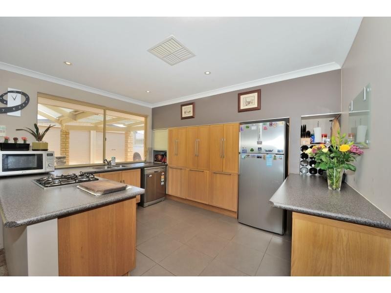 8 Exhibition Way, Cooloongup WA 6168