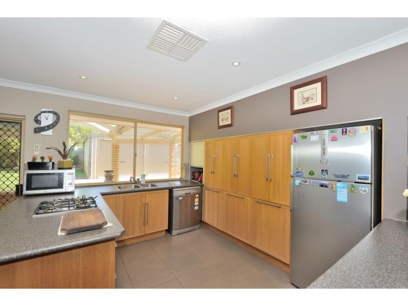 8 Exhibition Way, Cooloongup WA 6168