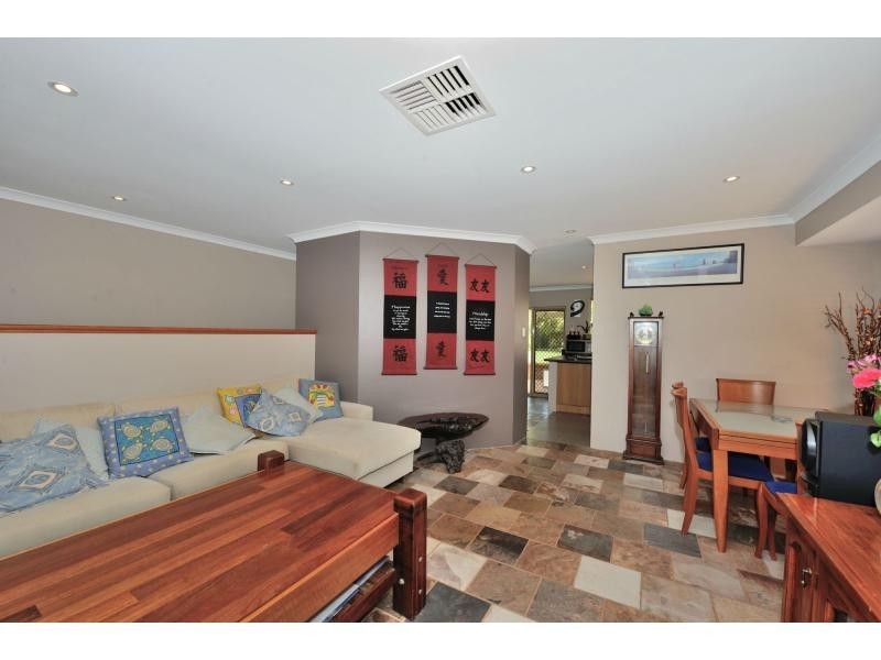 8 Exhibition Way, Cooloongup WA 6168