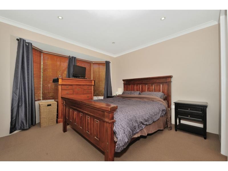 8 Exhibition Way, Cooloongup WA 6168