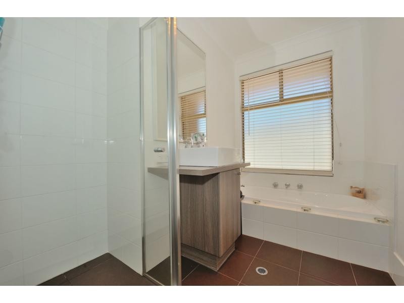 8 Exhibition Way, Cooloongup WA 6168