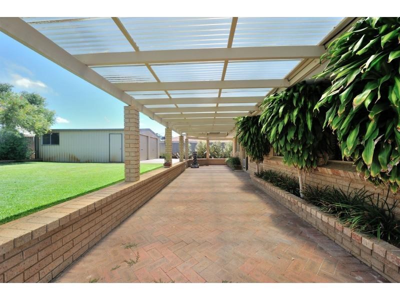 8 Exhibition Way, Cooloongup WA 6168