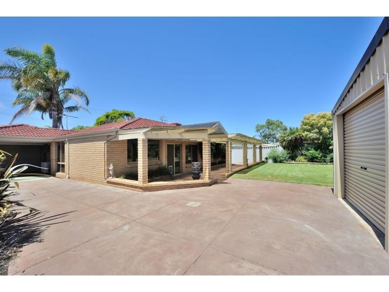 8 Exhibition Way, Cooloongup WA 6168
