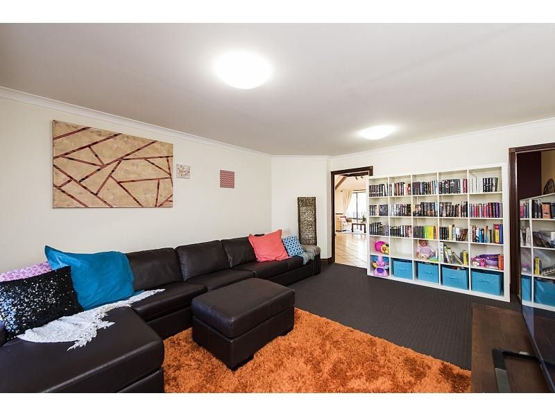 16 Strasbourg Ramble, Port Kennedy WA 6172