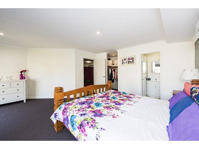 16 Strasbourg Ramble, Port Kennedy WA 6172