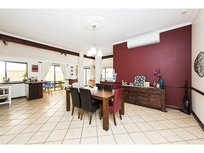 16 Strasbourg Ramble, Port Kennedy WA 6172