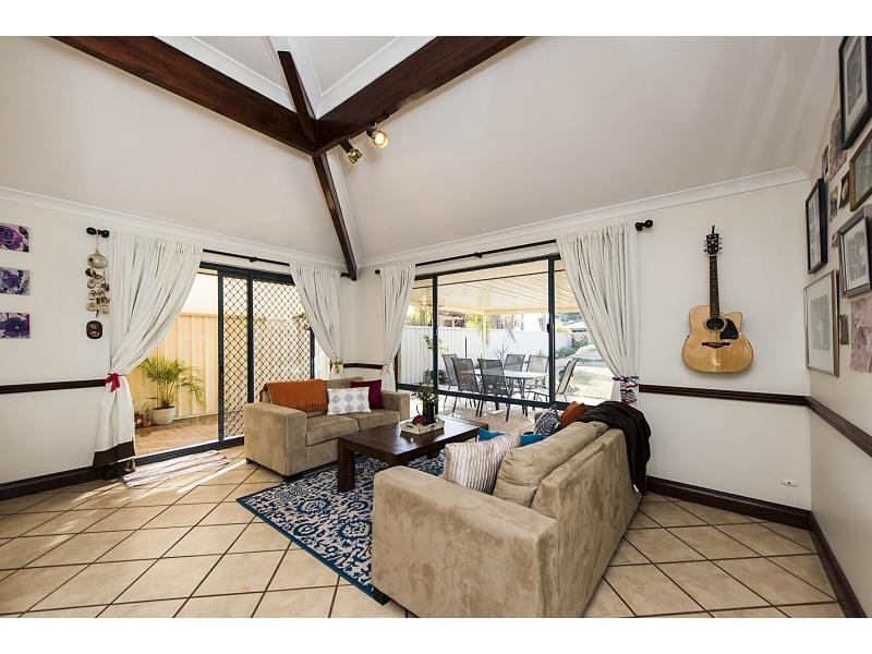 16 Strasbourg Ramble, Port Kennedy WA 6172