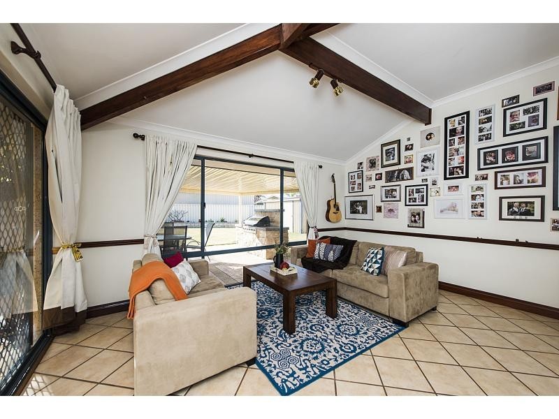 16 Strasbourg Ramble, Port Kennedy WA 6172