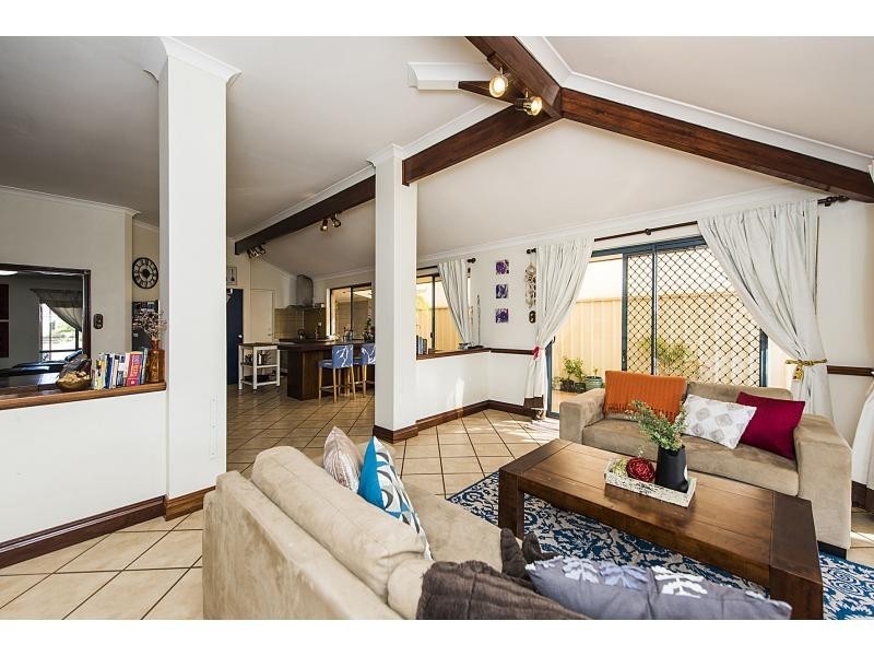 16 Strasbourg Ramble, Port Kennedy WA 6172