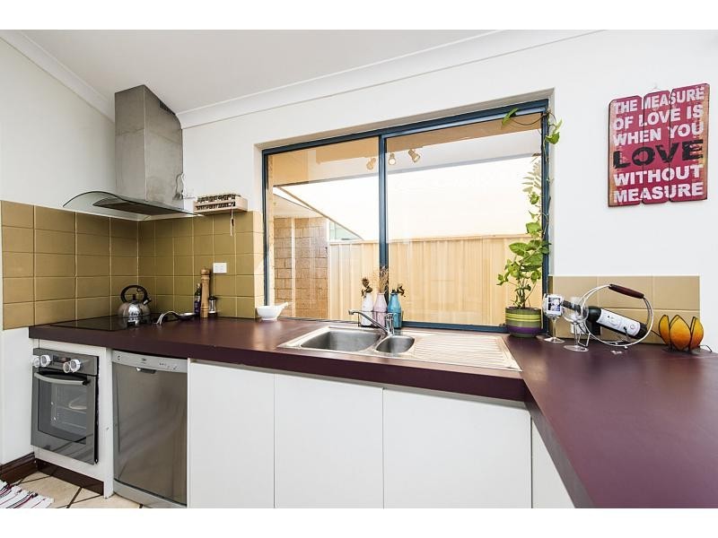 16 Strasbourg Ramble, Port Kennedy WA 6172