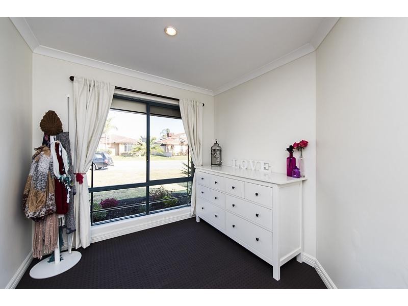 16 Strasbourg Ramble, Port Kennedy WA 6172