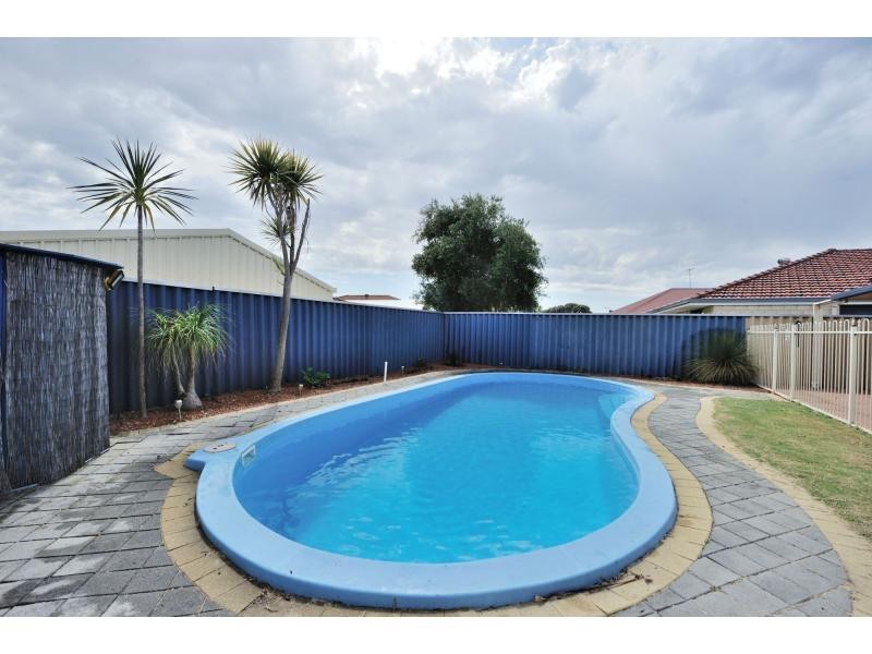 64 Montebourg Meander, Port Kennedy WA 6172