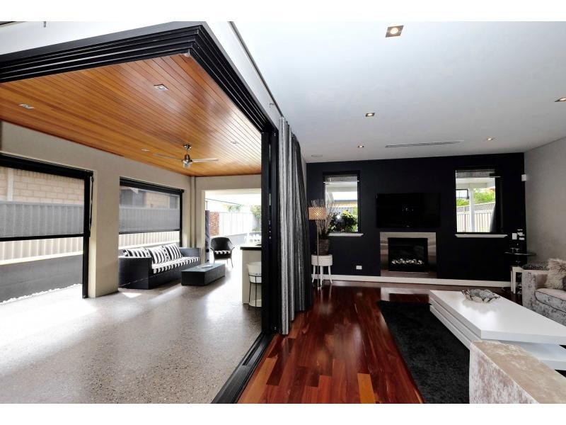 14 Hope Avenue, Manning WA 6152