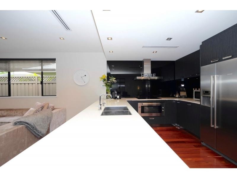 14 Hope Avenue, Manning WA 6152