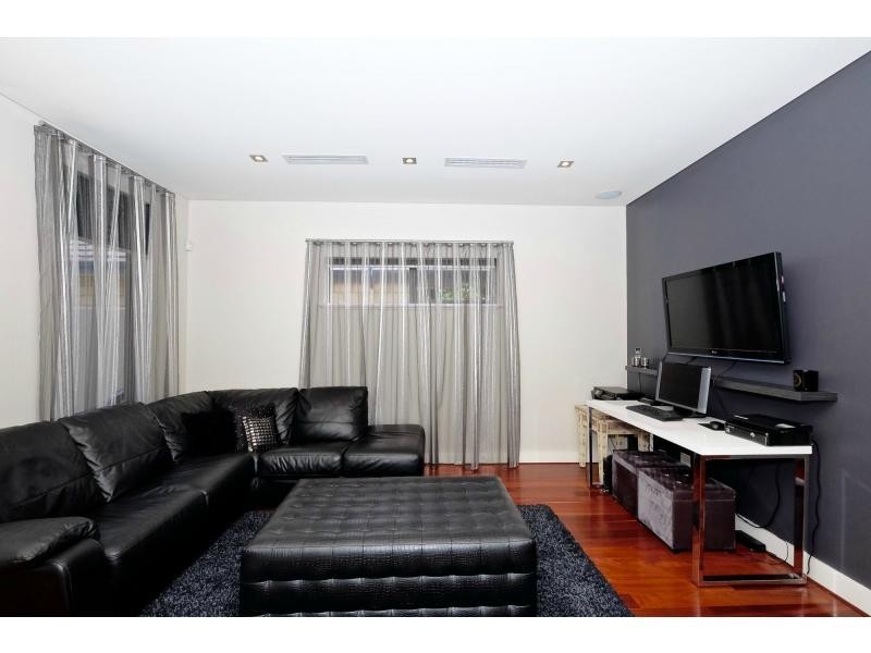 14 Hope Avenue, Manning WA 6152