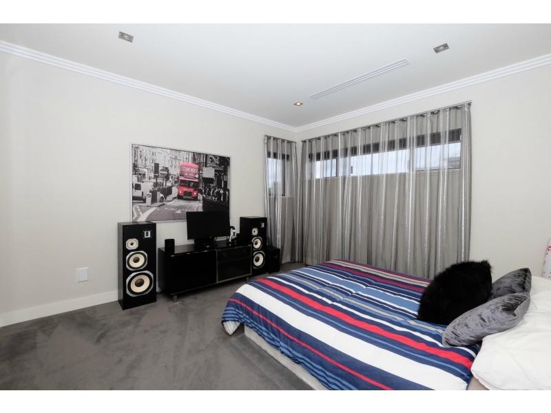 14 Hope Avenue, Manning WA 6152