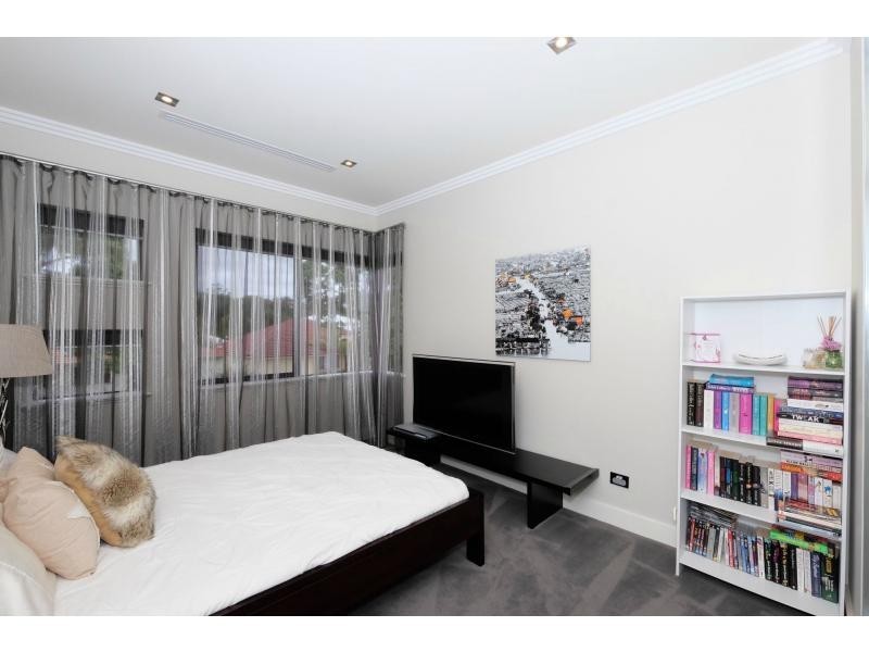 14 Hope Avenue, Manning WA 6152