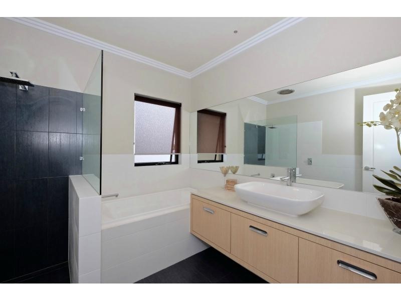 14 Hope Avenue, Manning WA 6152