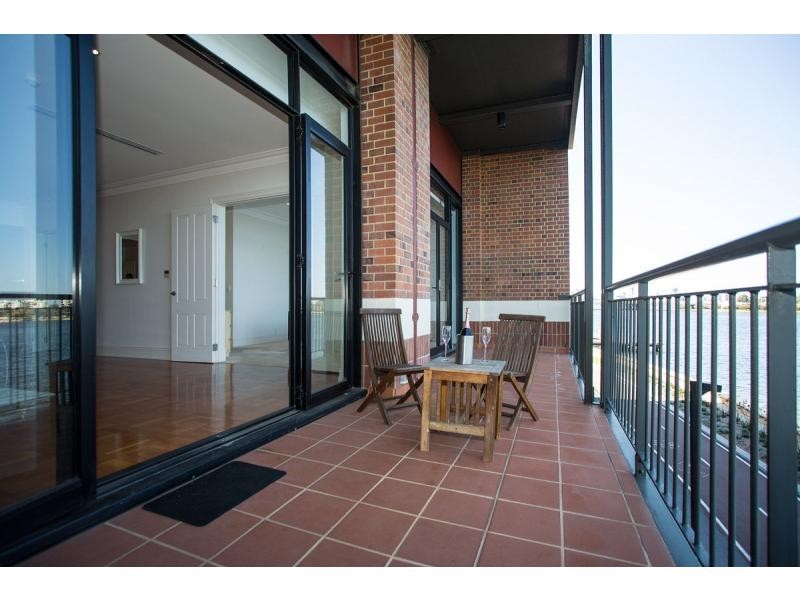 L102/171-173 Mounts Bay Road, Perth WA 6000
