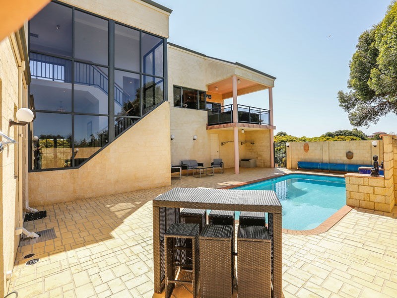 4 Kirkwall Close, Warnbro WA 6169