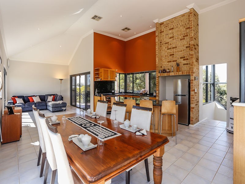 4 Kirkwall Close, Warnbro WA 6169