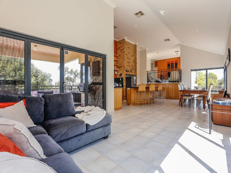 4 Kirkwall Close, Warnbro WA 6169