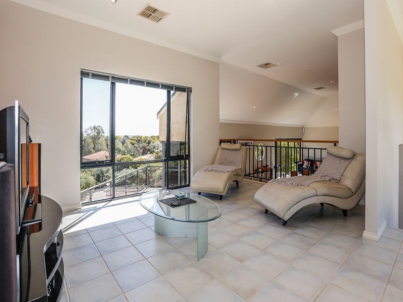 4 Kirkwall Close, Warnbro WA 6169