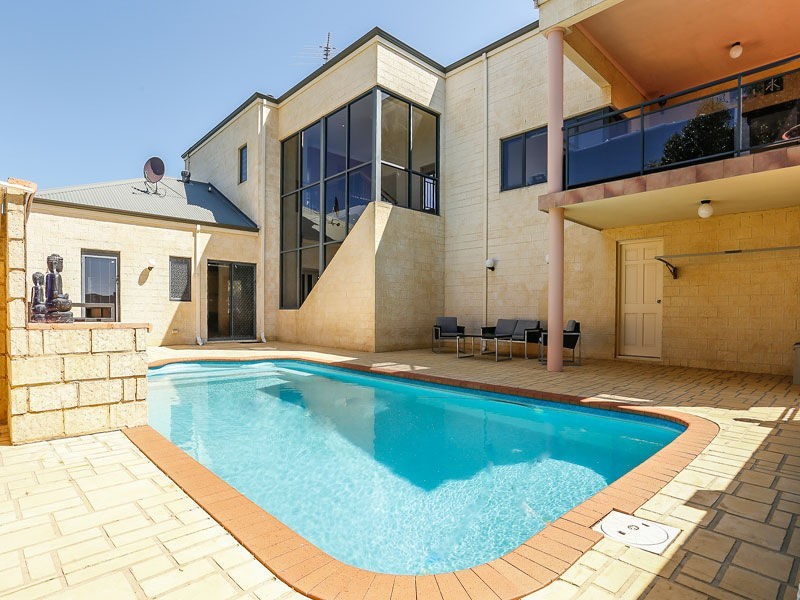 4 Kirkwall Close, Warnbro WA 6169