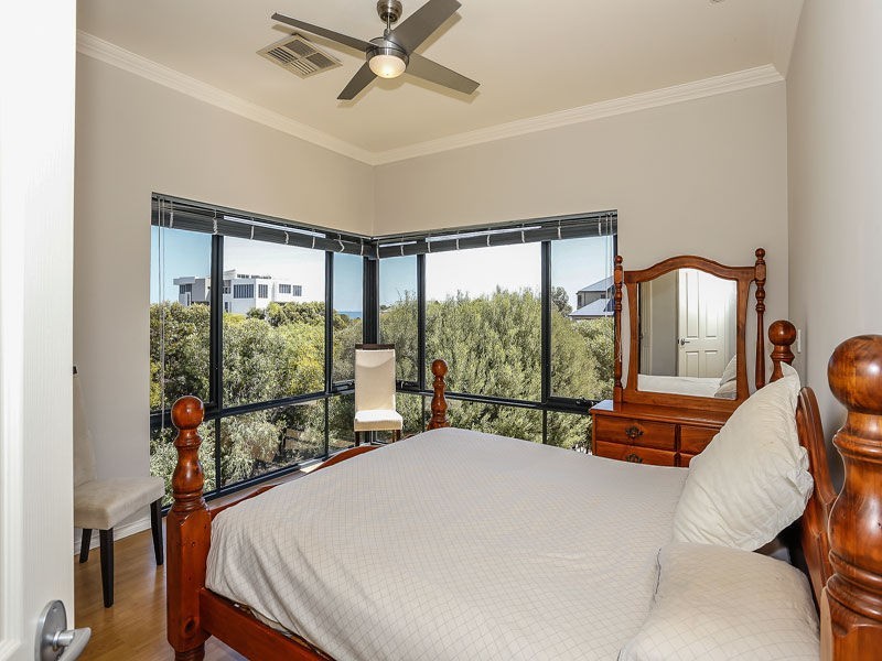 4 Kirkwall Close, Warnbro WA 6169