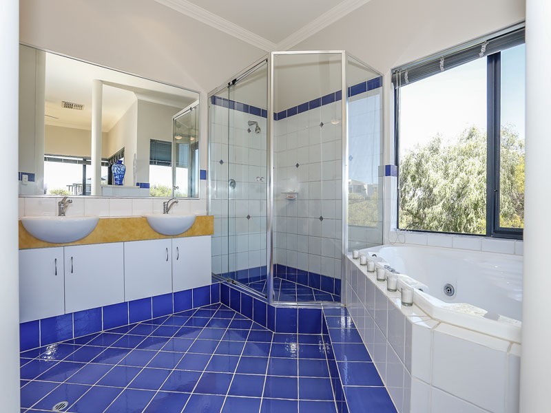 4 Kirkwall Close, Warnbro WA 6169