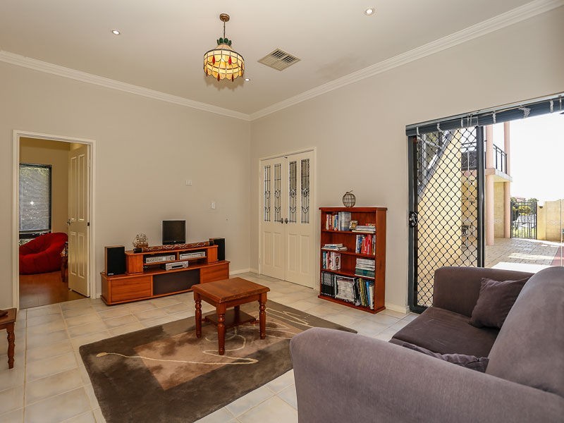 4 Kirkwall Close, Warnbro WA 6169