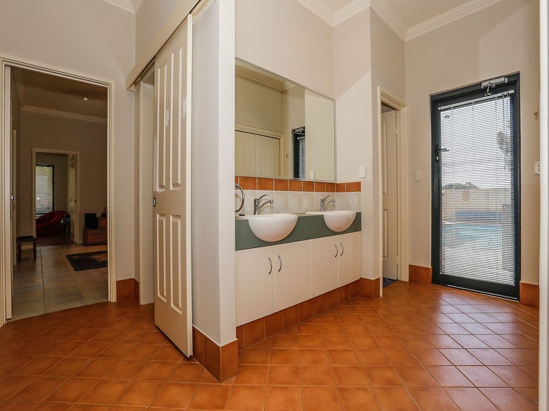 4 Kirkwall Close, Warnbro WA 6169