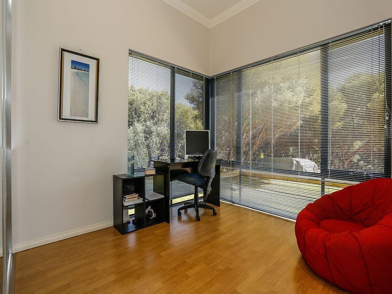 4 Kirkwall Close, Warnbro WA 6169